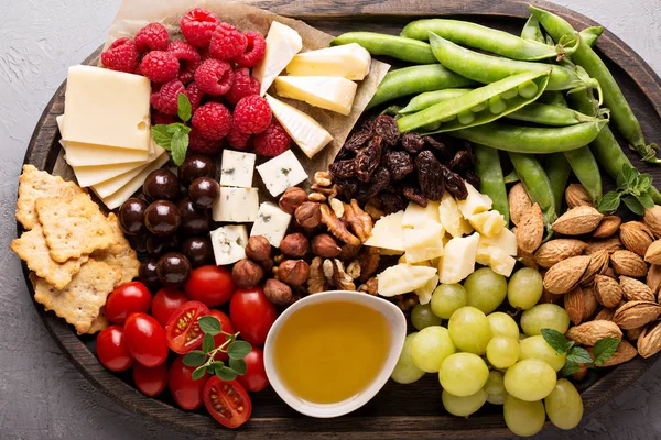 Cheese plate with fresh vegetables and fruits — Stock Photo, Image