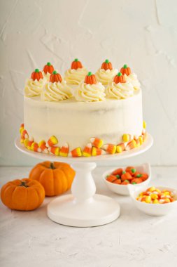 Kabak spice kek krem peynir frosting ile katmanlı