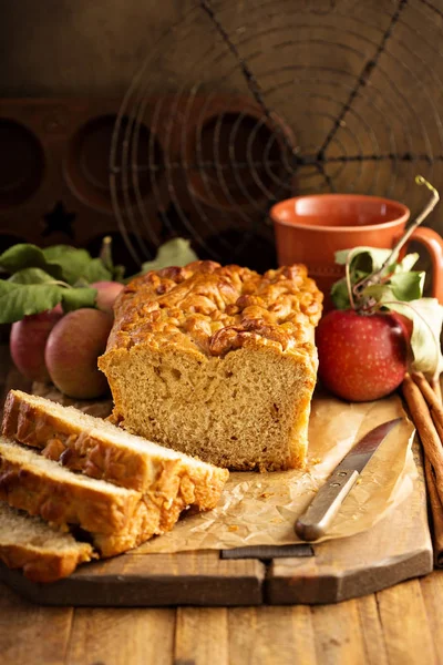 Pan de manzana estilo rústico —  Fotos de Stock