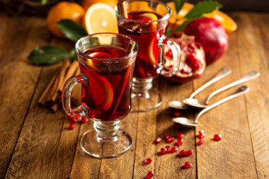 Cam bardağı mulled şarap