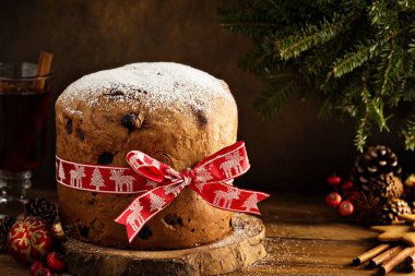 Geleneksel Noel panettone Kuruyemiş ile