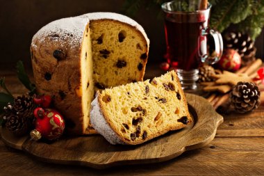 Geleneksel Noel panettone Kuruyemiş ile