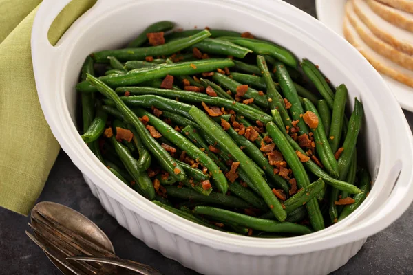 Green beans with bacon for Thanksgiving or Christmas dinner — Stock Photo, Image