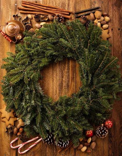 Evergreen Christmas wreath overhead view — Stock Photo, Image