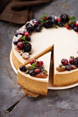 Ekşi krema tepesi ile kabak cheesecake
