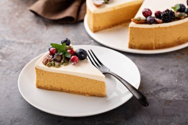 Ekşi krema tepesi ile kabak cheesecake
