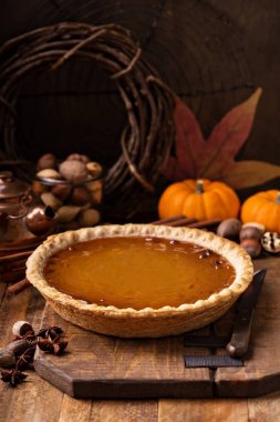 Kremalı balkabağı turtası.