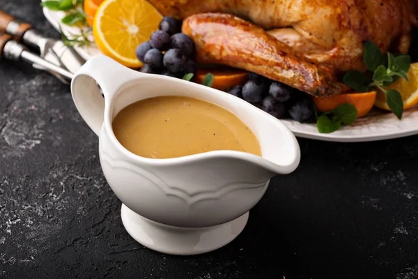 Homemade gravy in a sauce dish with turkey — Stock Photo, Image