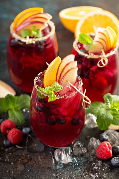 Sangria de baga de verão festiva — Fotografia de Stock