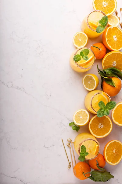 Margarita-Cocktail aus Orange und Zitrone — Stockfoto