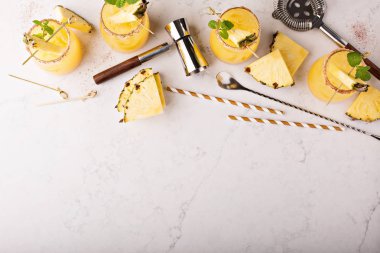 Ananas soğuk kokteyller