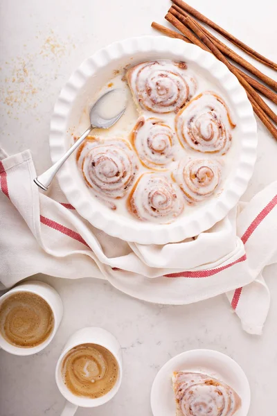 Cinnamon rolls in a baking dish — Stock Photo, Image