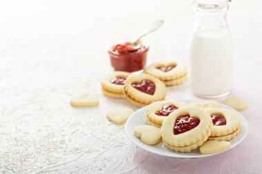 Çilek dolgulu vanilya Çerezler