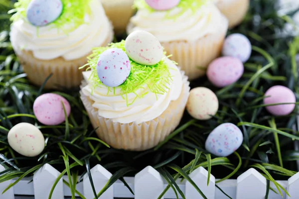 Påsk vanilj muffins med cream cheese glasyr — Stockfoto