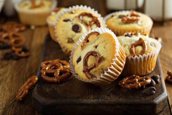 Chocolate chip and pretzel muffins — Stock Photo, Image