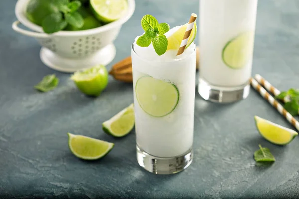 Refreshing lime frozen cooler or slushie — Stock Photo, Image