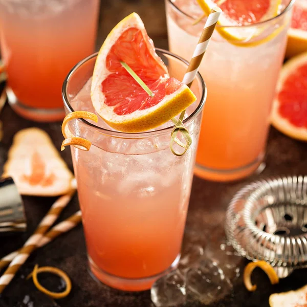 Cóctel de pomelo en vasos altos — Foto de Stock