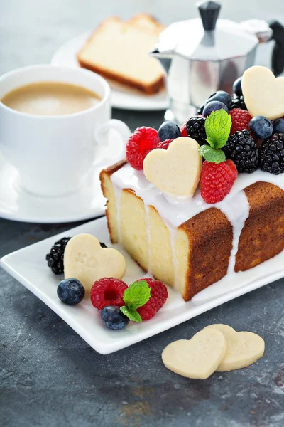 Vanilla pound cake for Valentines day — Stock Photo, Image