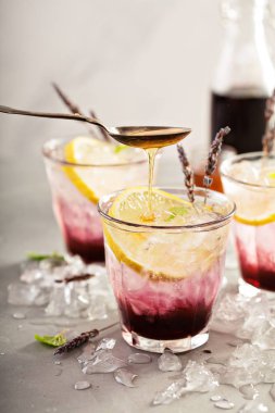 Lavanta şurubu limonata bal ile