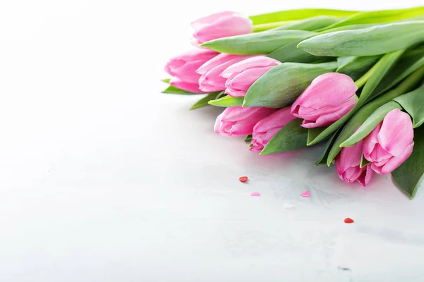 バレンタインデーのためのピンクのチューリップ — ストック写真