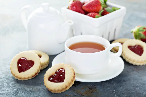 Biscotti alla vaniglia con ripieno di fragole — Foto Stock