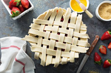 Çilekli pasta yapma