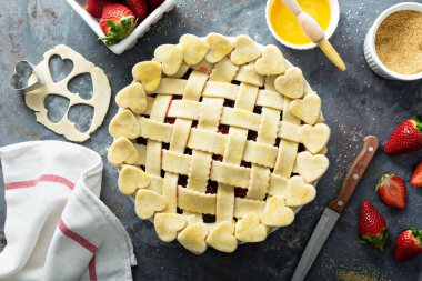 Çilekli pasta yapma