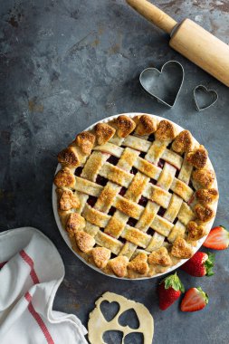 Çilekli pasta ek yükü vurdu