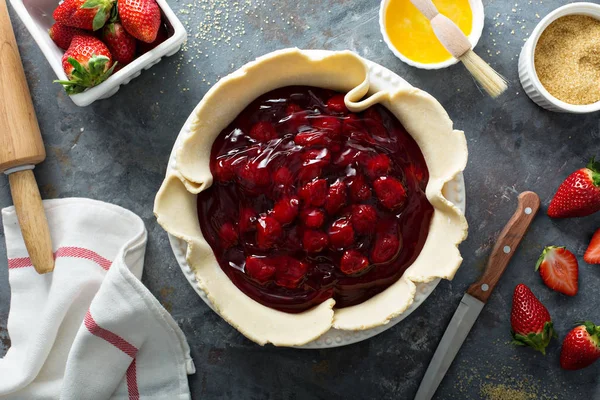 Çilekli pasta yapma