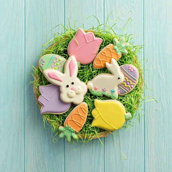 Egy nagy tányér húsvéti cookie-k — Stock Fotó