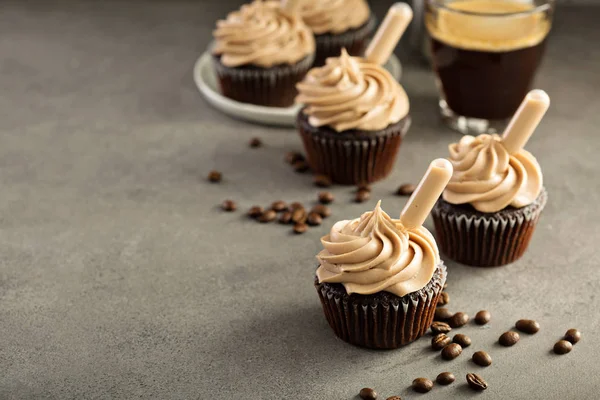 Cupcakes expresso au chocolat avec liqueur crème irlandaise — Photo