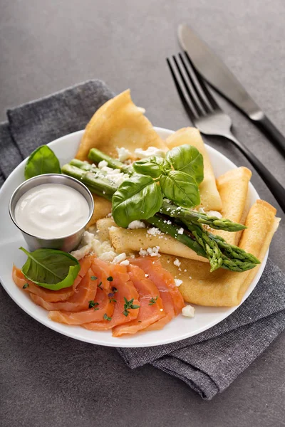 Savory crepes with salmon, sour cream and asparagus — Stock Photo, Image