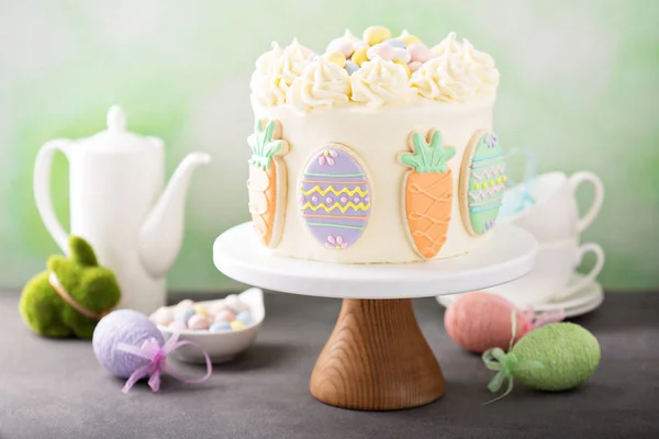 Carrot cake with frosting for Easter — Stock Photo, Image