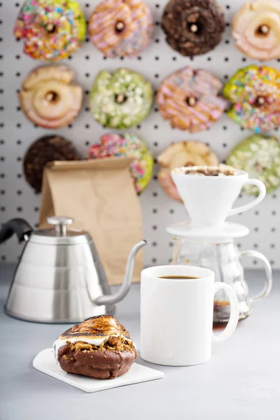 Smores donuts kahve ile — Stok fotoğraf