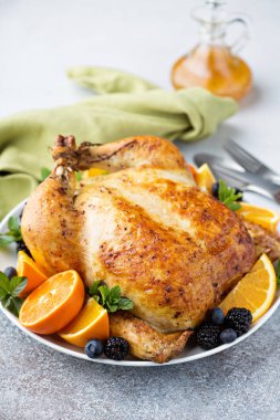 Akşam yemeği için kızarmış tavuk.