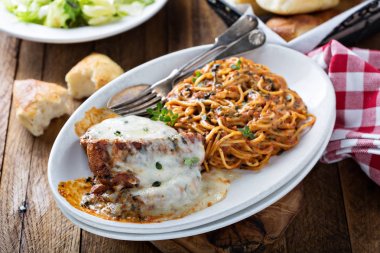 Patlıcan ince spagetti ile