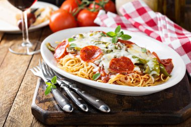 Peynir ve pişmiş makarna