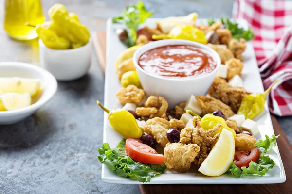 Fried calamari with marinara sauce — Stock Photo, Image