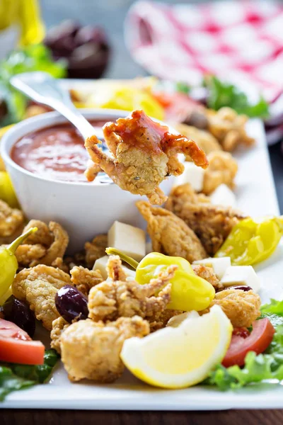 Fried calamari with marinara sauce — Stock Photo, Image