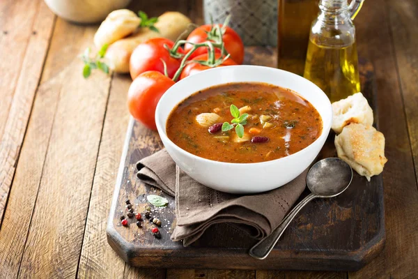 Tomatensoep met bonen en pasta — Stockfoto