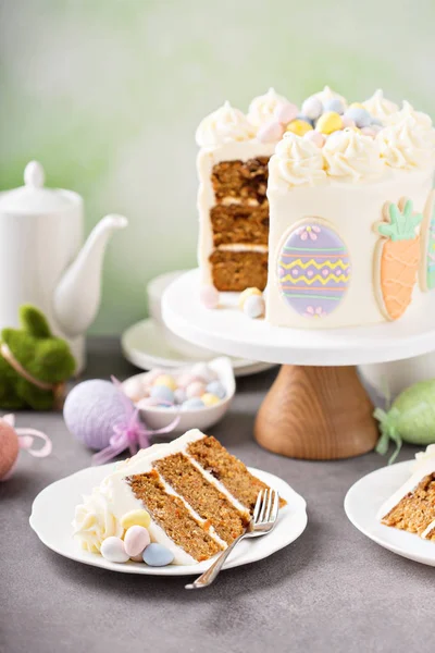 부활절을 위한 설탕을 입 힘와 당근 케이크 — 스톡 사진