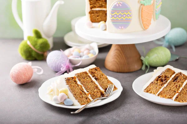 A cukormáz a húsvéti répatorta — Stock Fotó