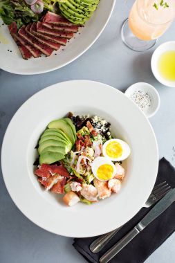 Istakoz cobb salatası