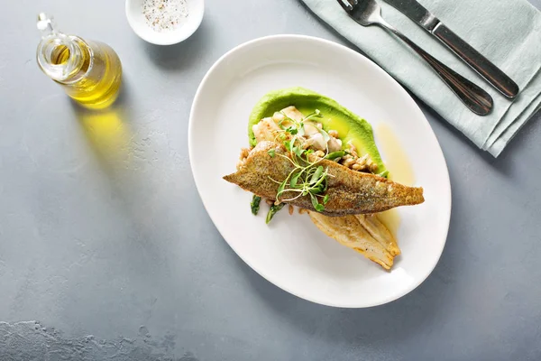 Gourmet grilled trout with crisped skin — Stock Photo, Image