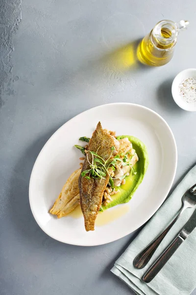 Gourmet grilled trout with crisped skin — Stock Photo, Image