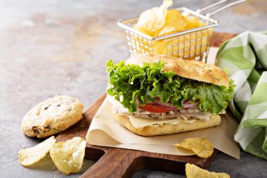 Hindili sandviç peynir ve ot mayonez