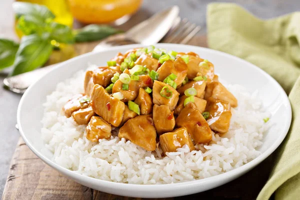 Sweet and sour chicken with rice — Stock Photo, Image