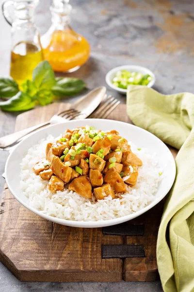 tatlı ve ekşi tavuk pilav ile