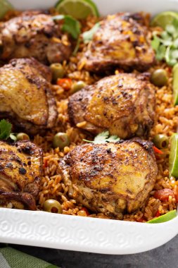 Arroz con Pollo, İspanyol rice ile kurutulmuş tavuk