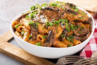 Votka tavuk makarna makarna sosu ile